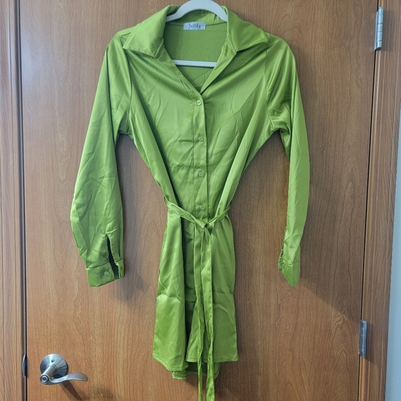 Justify Satin Green Long Sleeve Belted Button Down Dress Size Small - Picture 1 of 7
